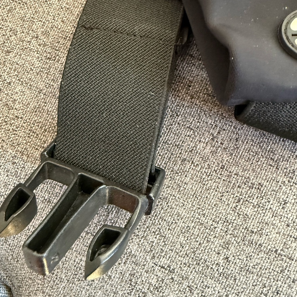 Sport belt pouch, adjustable belt, zipper back, perfect for sports & travel - Picture 4 of 5